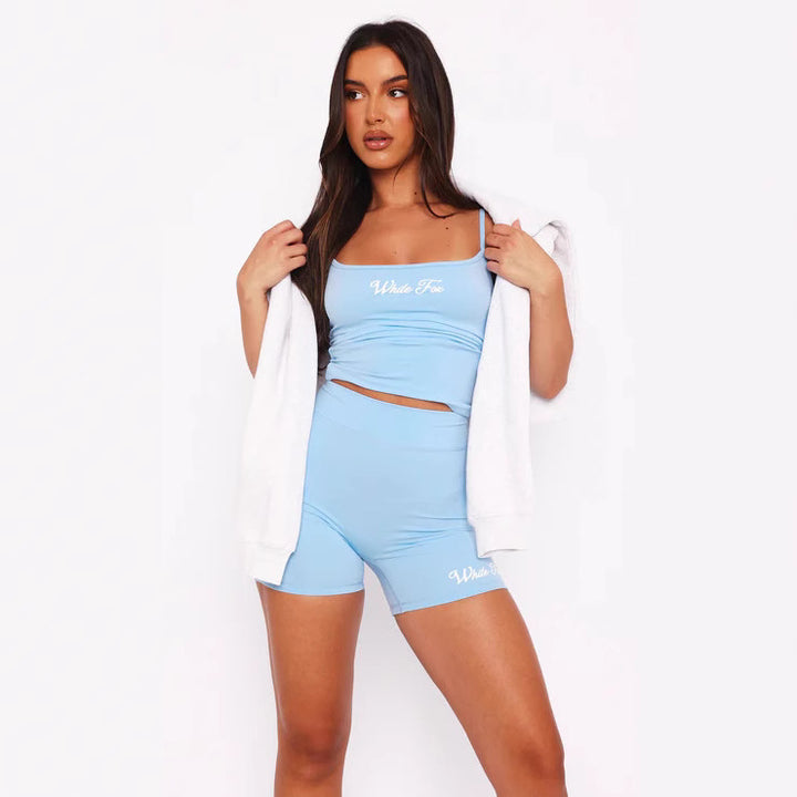 Damen Sportliches Set mit figurbetontem Oberteil und kurzen Shorts Echo Archiv