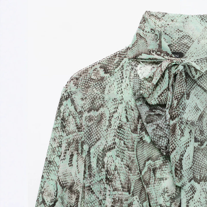 Damen Chiffonbluse mit Schleifenkragen und Schlangenprint Echo Archiv
