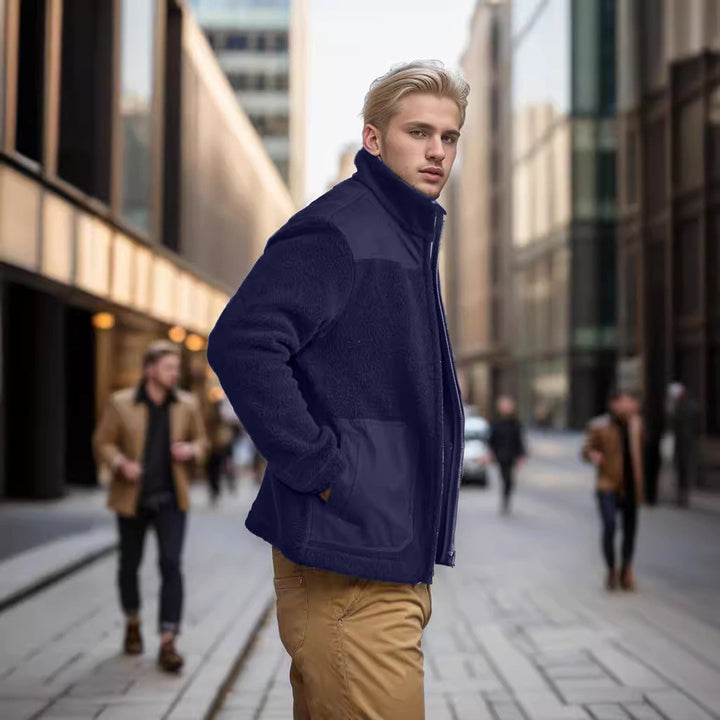 Herren Fleecejacke mit hohem Kragen und praktischen Taschen Echoarchiv