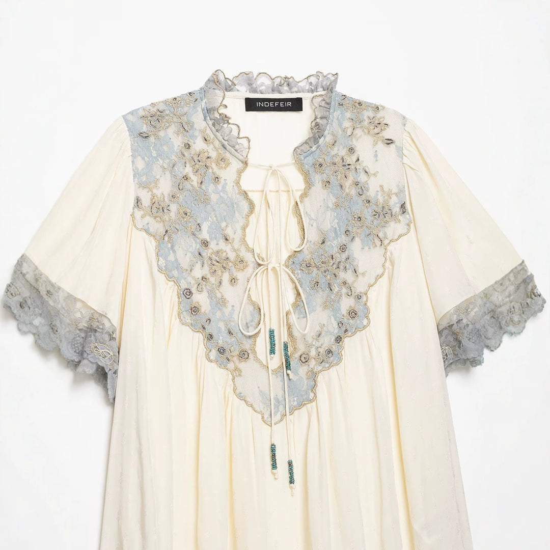 Damen Boho-Tunika mit bestickter Spitzenblende, Bindebändern und gerafften Ärmeln Echo Archiv