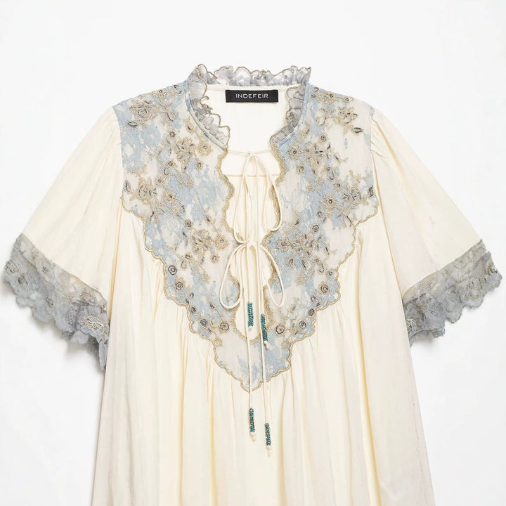 Damen Boho-Tunika mit bestickter Spitzenblende, Bindebändern und gerafften Ärmeln Echo Archiv