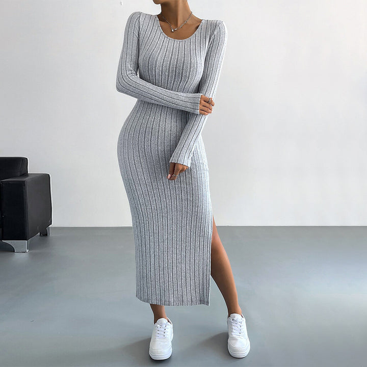 Damen figurbetontes Rippenstrick-Midikleid mit schmaler Silhouette, Rundhalsausschnitt und seitlichem Oberschenkelschlitz – Élara