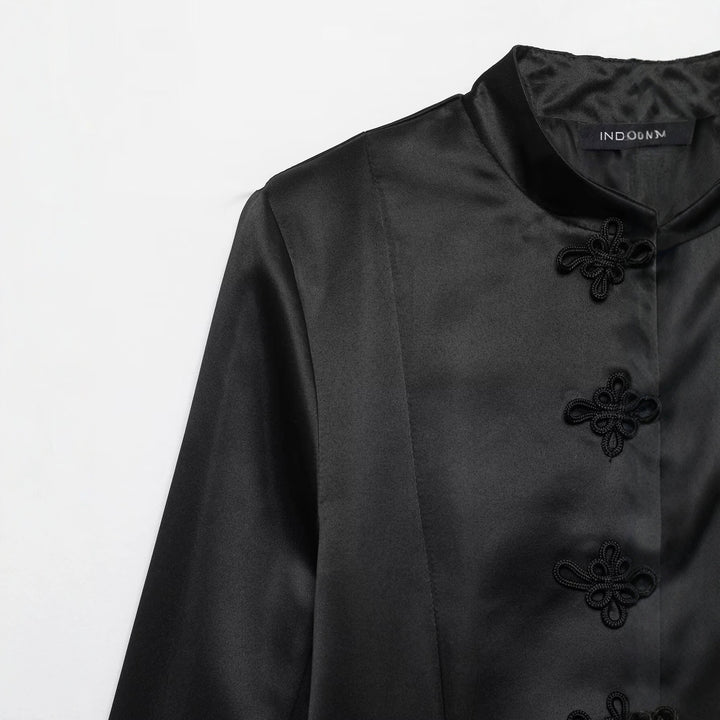 Damen Satin-Blazerjacke mit Mandarinkragen und Zierfroschknöpfen Echo Archiv