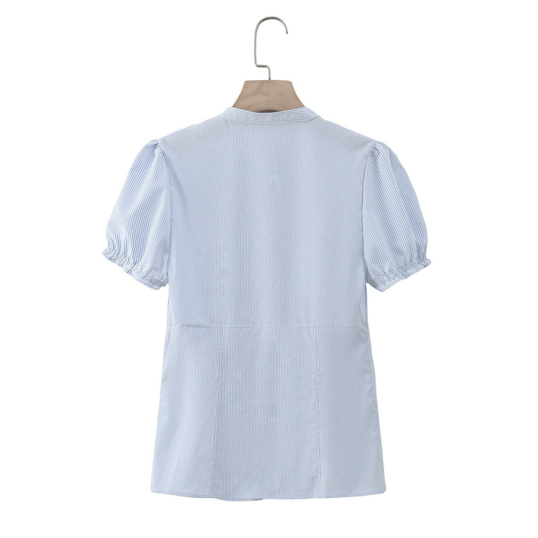 Damen Rüschenshirt mit elegantem V-Ausschnitt und taillierter Passform Echo Archiv