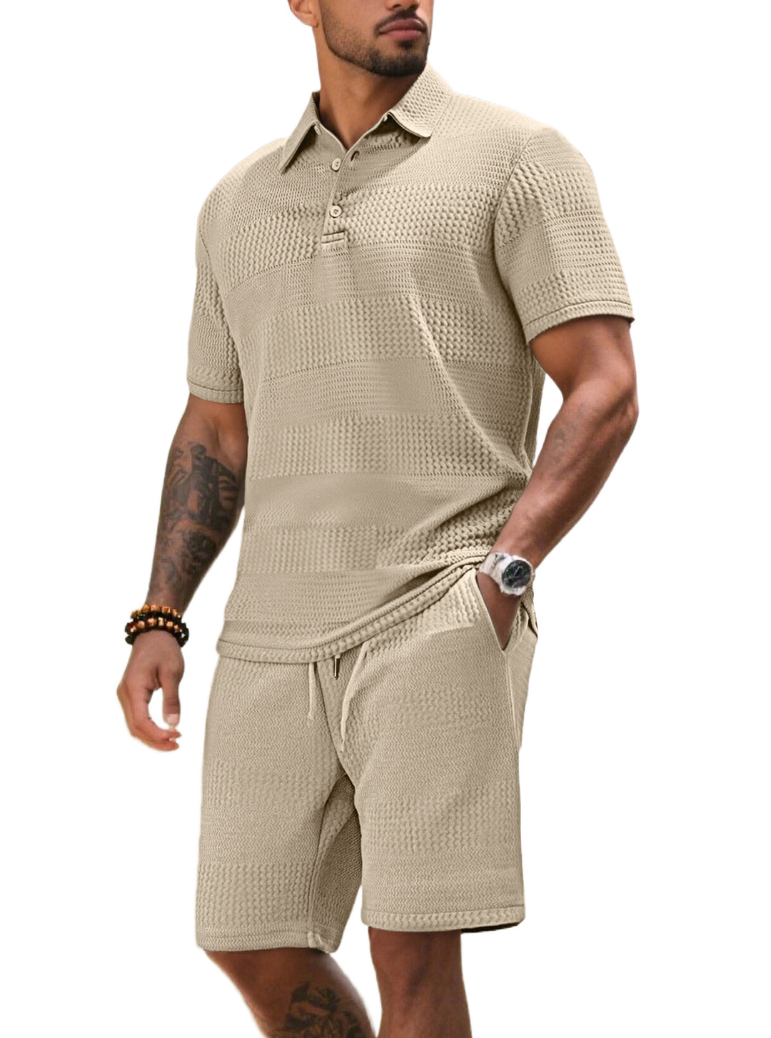 Herren Freizeitanzug mit strukturiertem Poloshirt und kurzen Hosen Echoarchiv