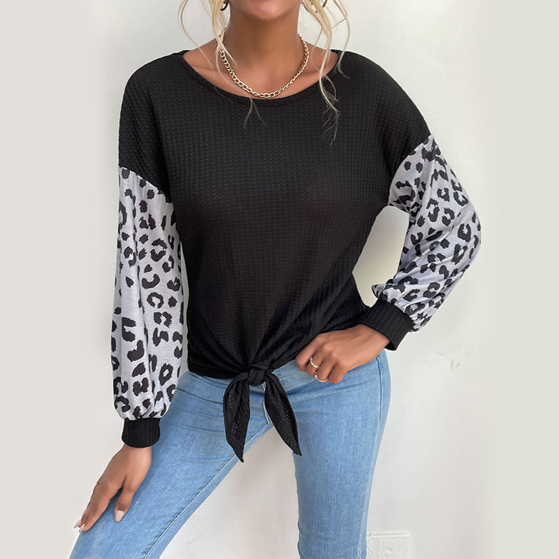 Damen Lässiges Shirt mit Waffelstruktur, Leoparden-Ärmeln und Knotenfront Echoarchiv
