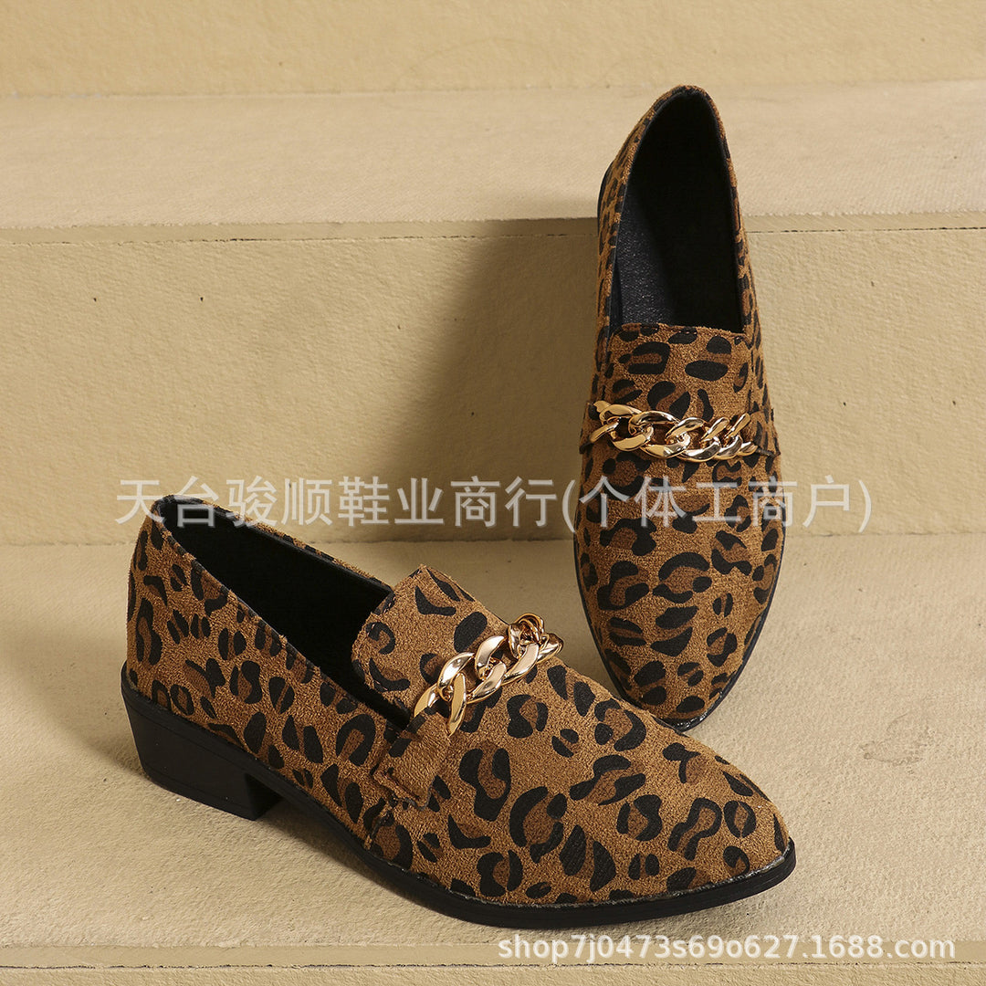Damen Veloursleder-Loafer mit goldener Kettenapplikation und kleinem Blockabsatz – Lioré