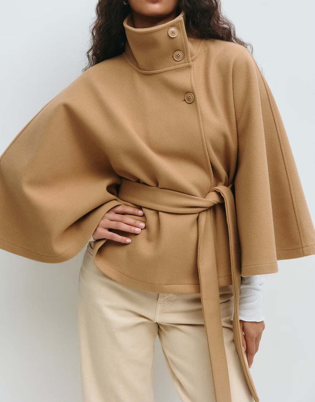 Damen Kurzcape-Mantel mit Stehkragen, Oversize-Ärmeln und Bindegürtel Echo Archiv