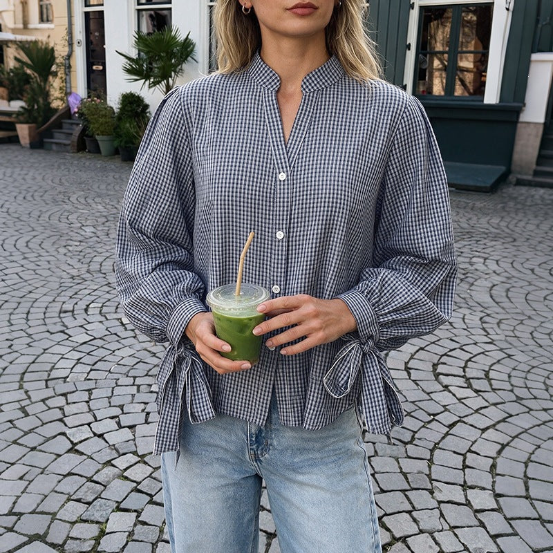 Damen Locker geschnittene Vichy-Karo-Bluse mit Stehkragen, Knopfleiste und Bindemanschetten Echoarchiv