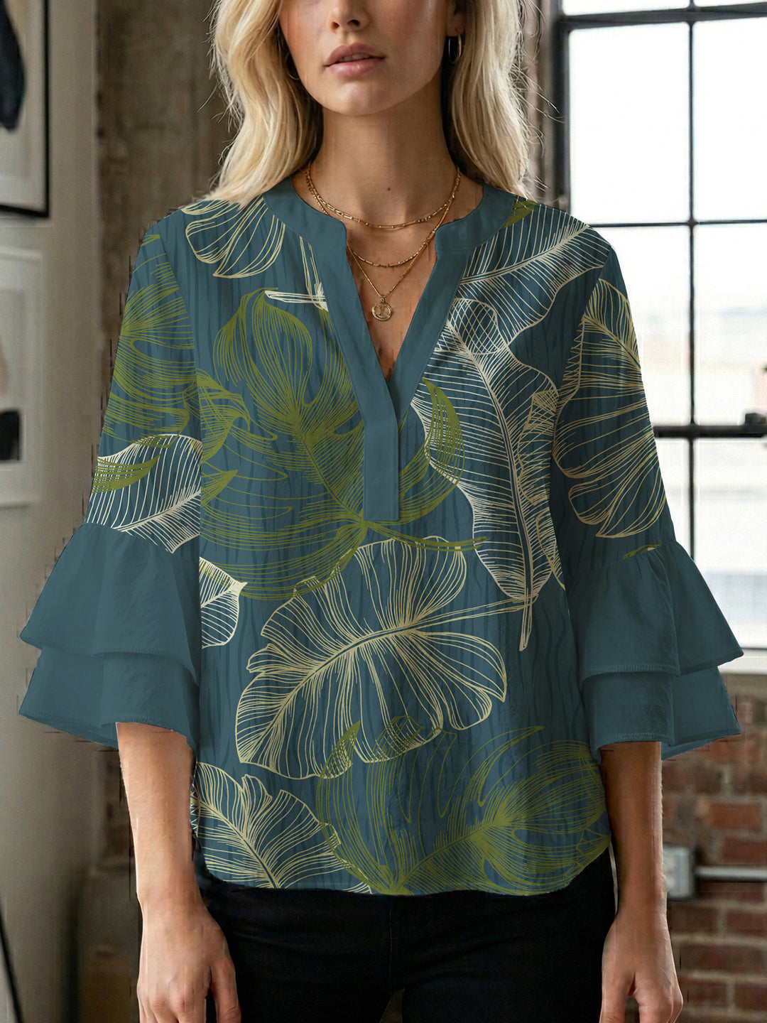 Damen Bluse mit voluminösen Rüschenärmeln und floralem Druck Echo Archiv