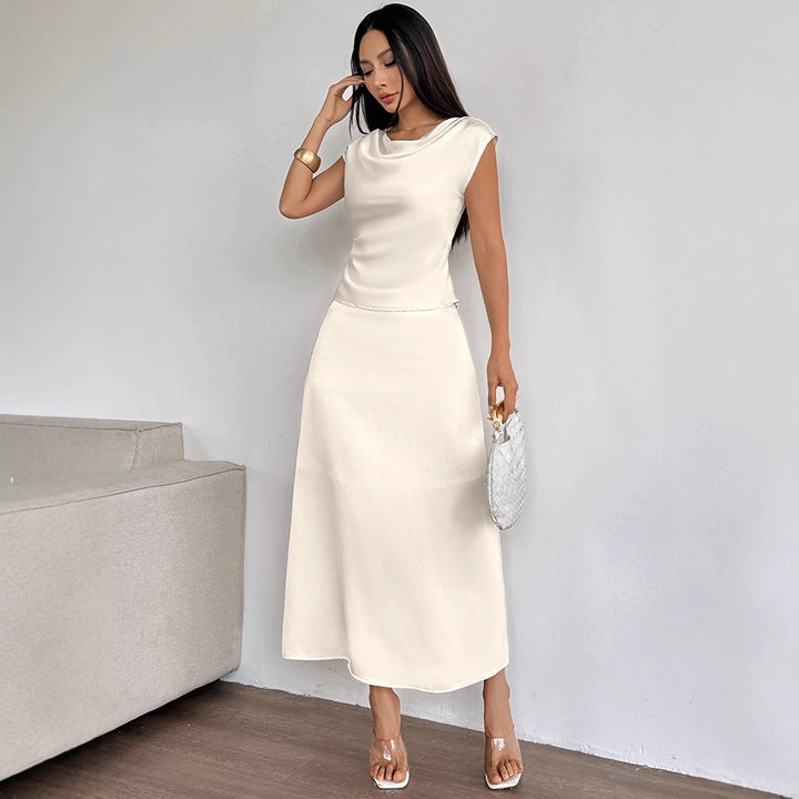 Damen elegantes Abendkleid mit fließendem Stoff und raffiniertem Halsausschnitt Echo Archiv