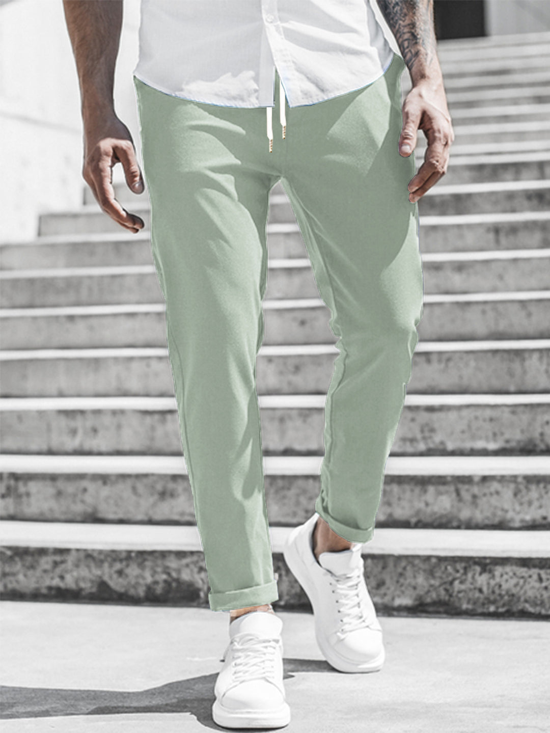 Herren Sportliche Chino-Hose mit flexiblem Bund und modernen Details Echoarchiv