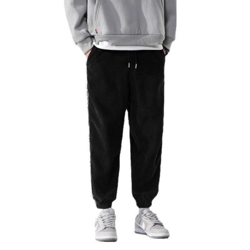 Herren nan Cord-Jogger mit Bandana-Seiteneinsatz, elastischem Bund, schmal zulaufender Knöcheln und geripptem Strukturstoff Echo Archiv