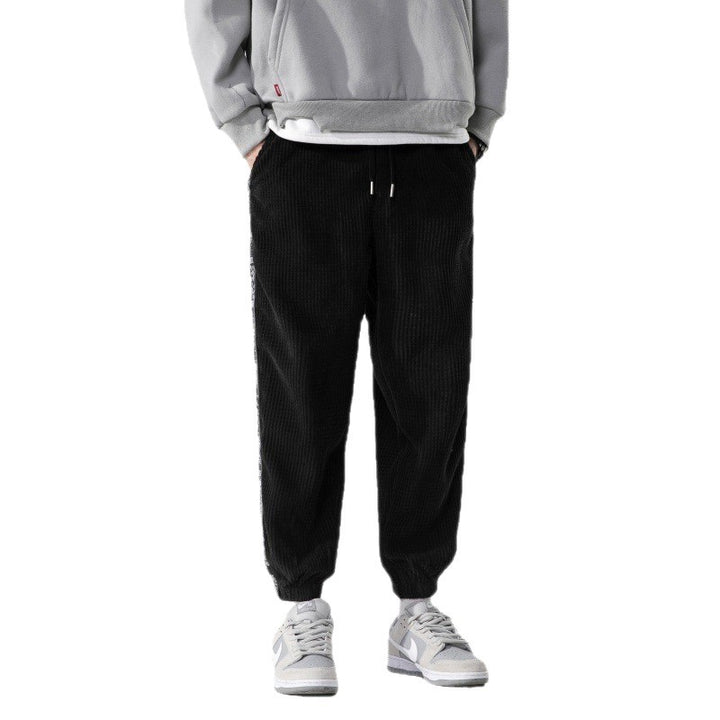 Herren nan Cord-Jogger mit Bandana-Seiteneinsatz, elastischem Bund, schmal zulaufender Knöcheln und geripptem Strukturstoff Echo Archiv