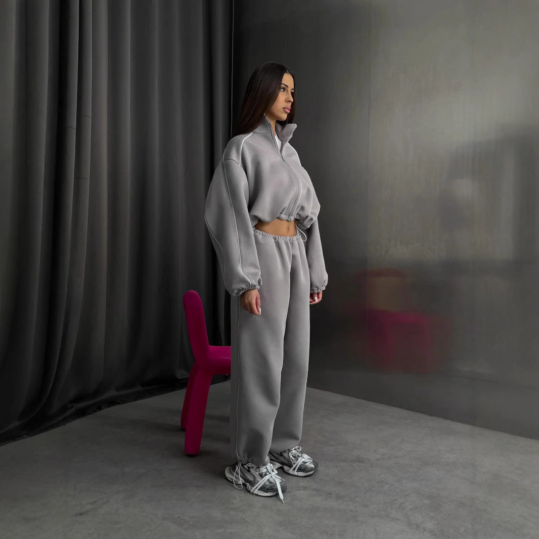 Damen cropped Zip-Kapuzenjacke mit Tunnelzug-Bund, oversized Ärmeln und kontrastierender Paspel – Auréline