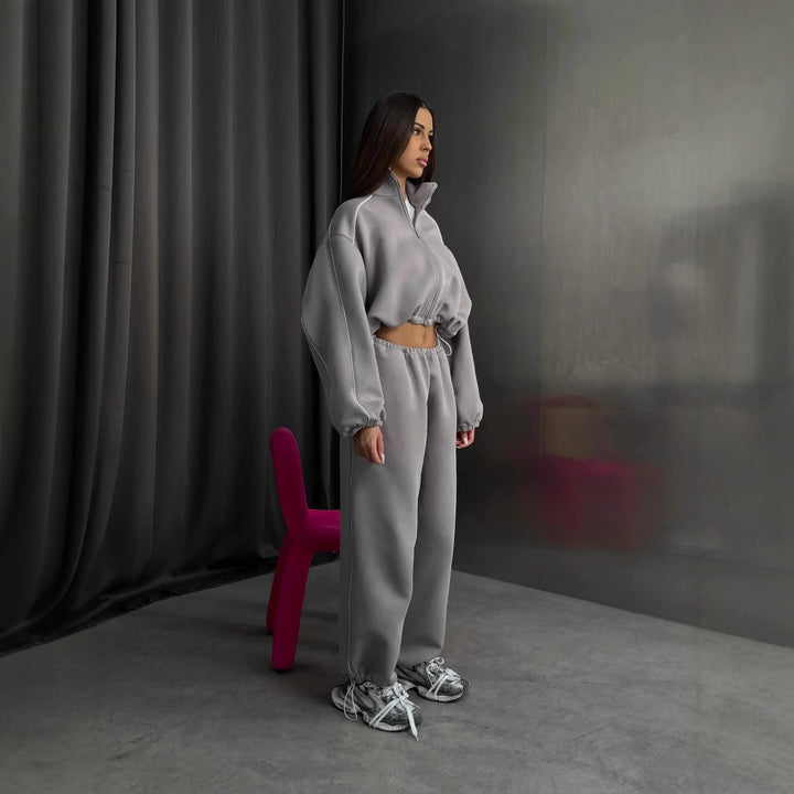 Damen cropped Zip-Kapuzenjacke mit Tunnelzug-Bund, oversized Ärmeln und kontrastierender Paspel – Auréline