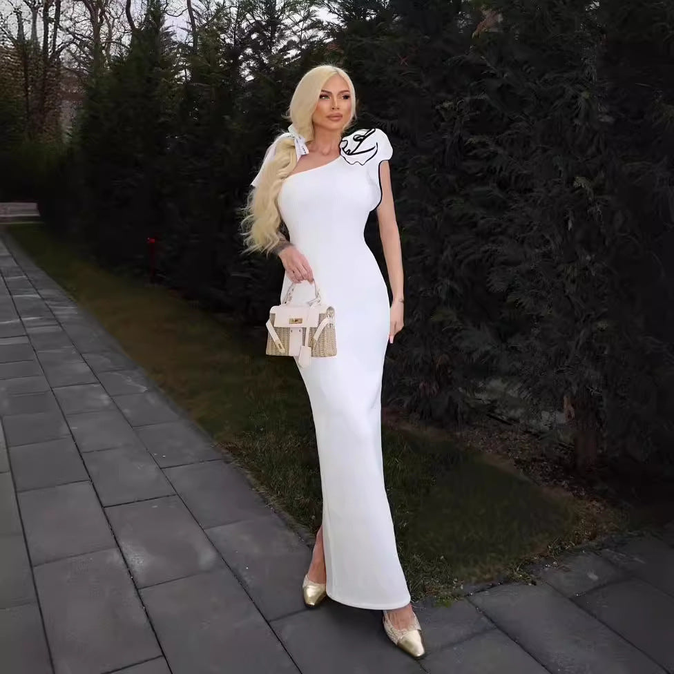 Damen Elegantes Maxikleid mit asymmetrischem Design und verspieltem Rüschenakzent Echo Archiv