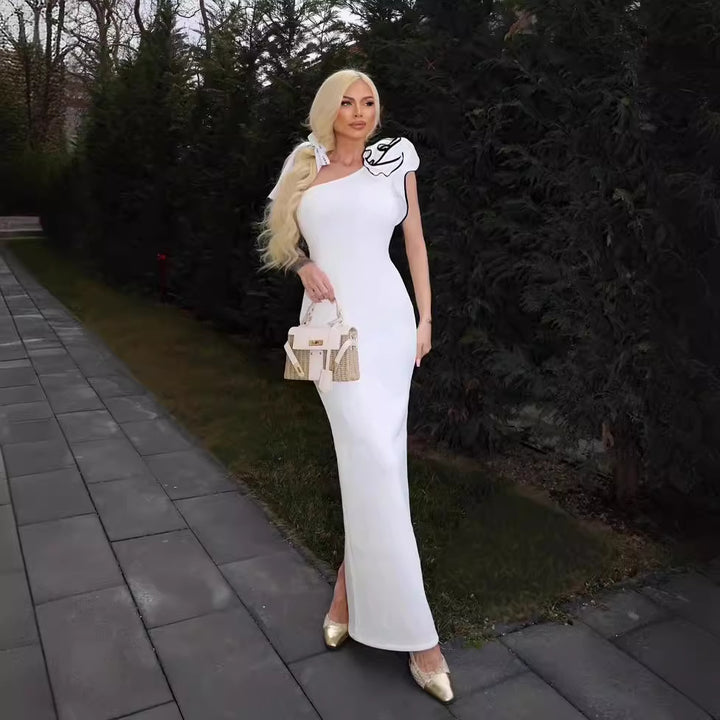 Damen Elegantes Maxikleid mit asymmetrischem Design und verspieltem Rüschenakzent Echo Archiv