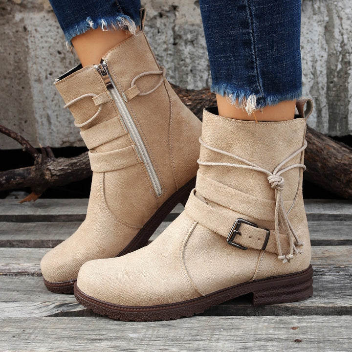 Damen nan Kurzstiefelette aus Veloursoptik mit seitlichem Reißverschluss, dekorativem Wickelriemen und robust profilierter Sohle Echo Archiv