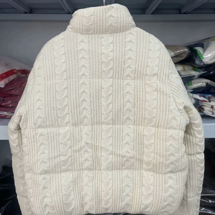 Damen gesteppte Strick‑Steppjacke mit Zopfstrick‑Optik, wattierter Thermofüllung und hohem Stehkragen – Célinea