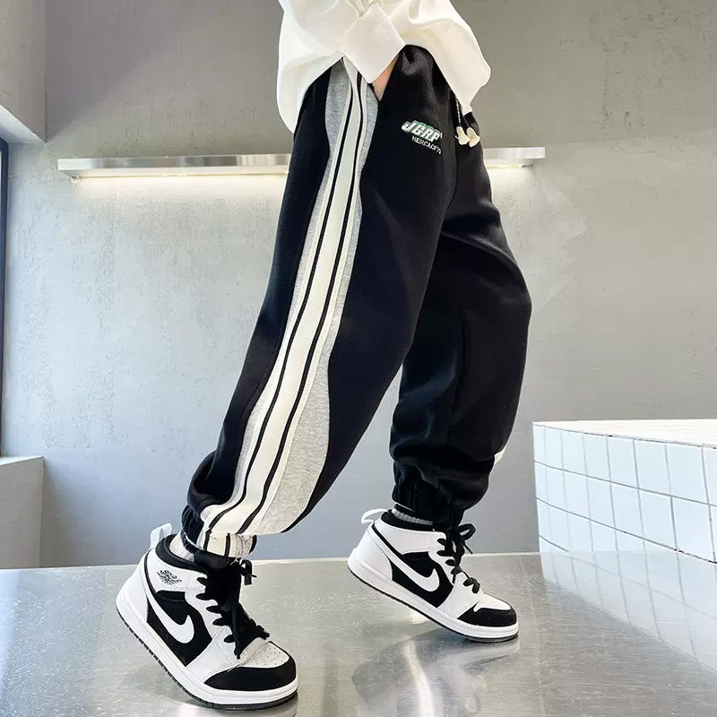 Herren sportliche Jogginghose mit seitlichem Streifendetail Echo Archiv