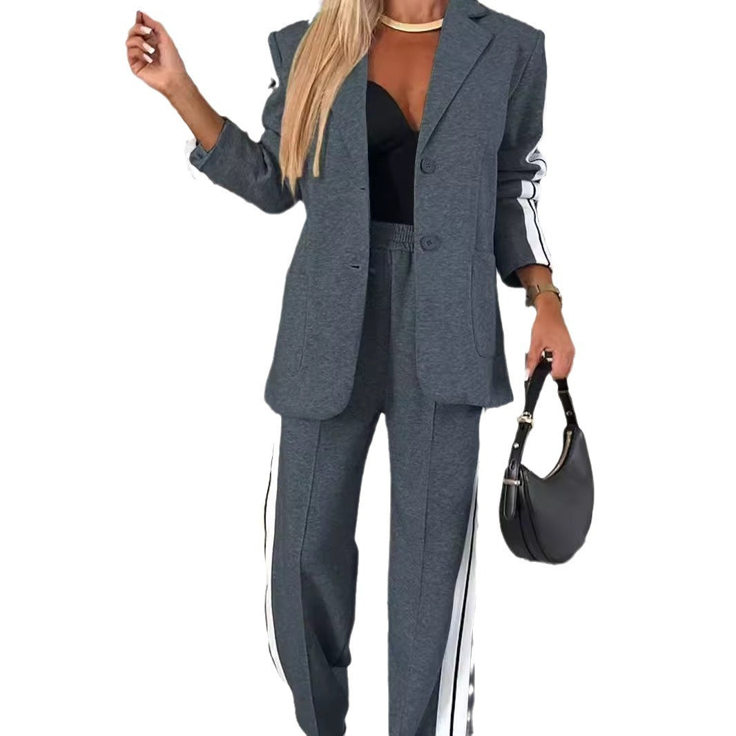Damen nan elegantes Blazer-Set im Sportchic mit kontrastierenden Seitenstreifen und elastischer Bundhose Echo Archiv