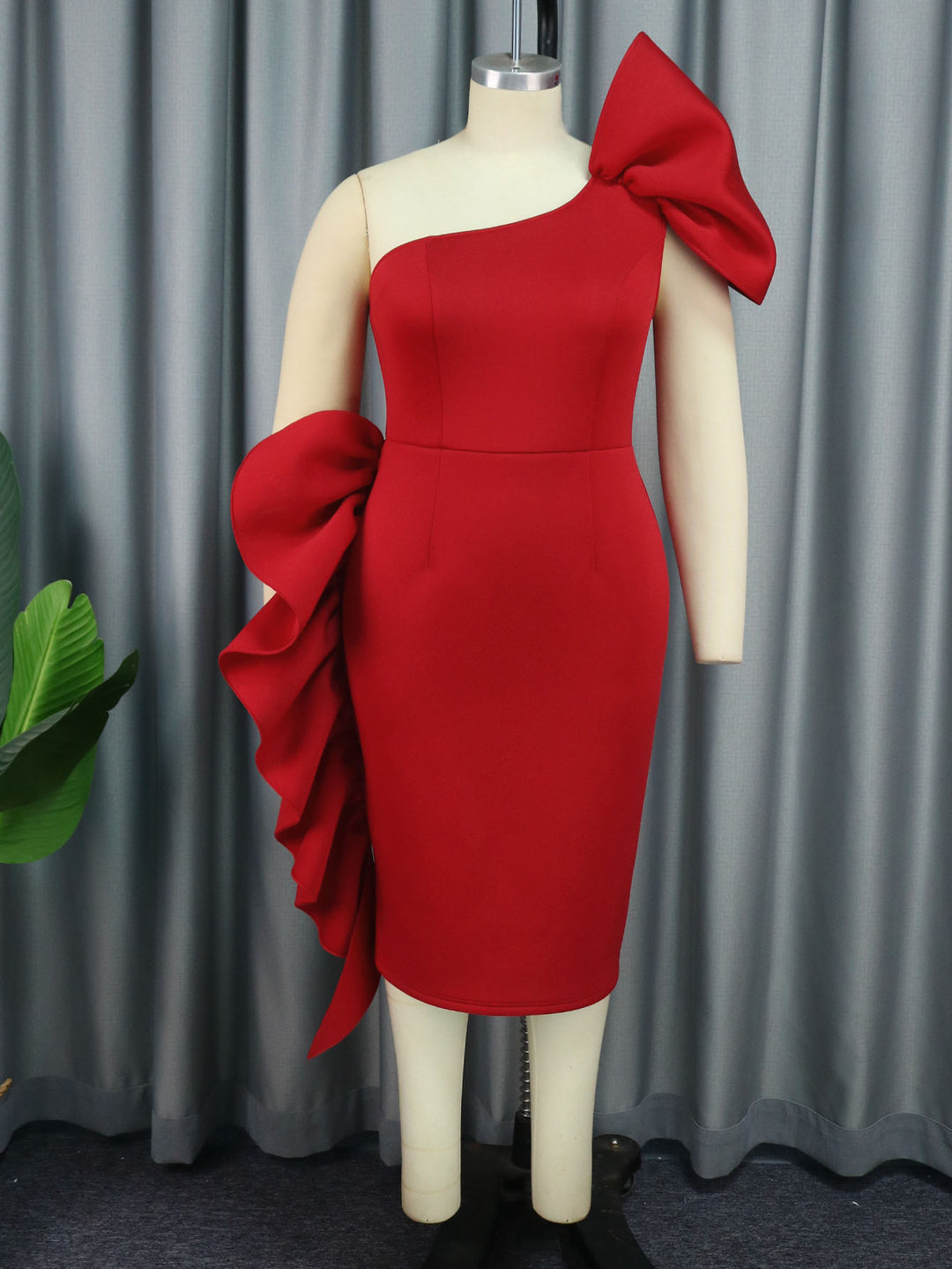 Damen Elegantes Trägerloses Cocktailkleid mit Rüschendetail Echo Archiv