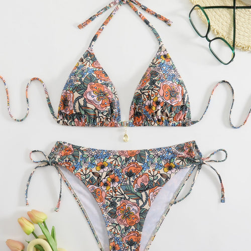 Damen Bikini-Set mit verspieltem Blumenmuster und verstellbaren Trägern Echo Archiv