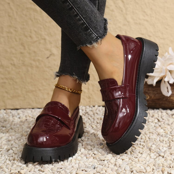 Damen klobige Lack-Loafer mit Kroko-Prägung und profilierter Gummisohle – Lioré