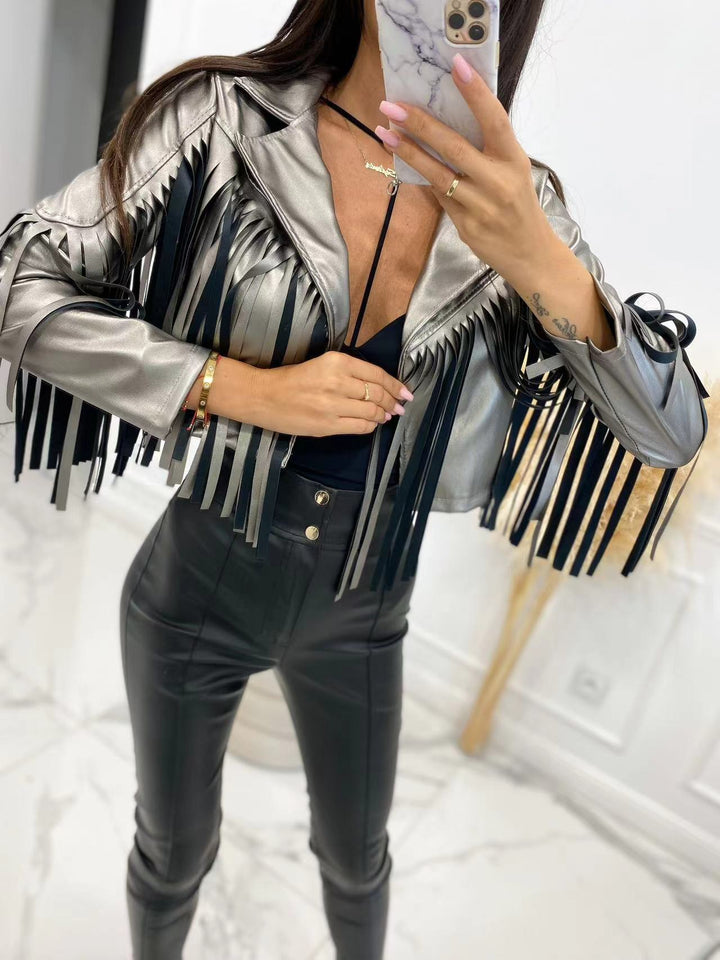 Damen Kurzjacke im Bikerstil mit Metallic‑Optik und langen Lederfransen Echo Archiv