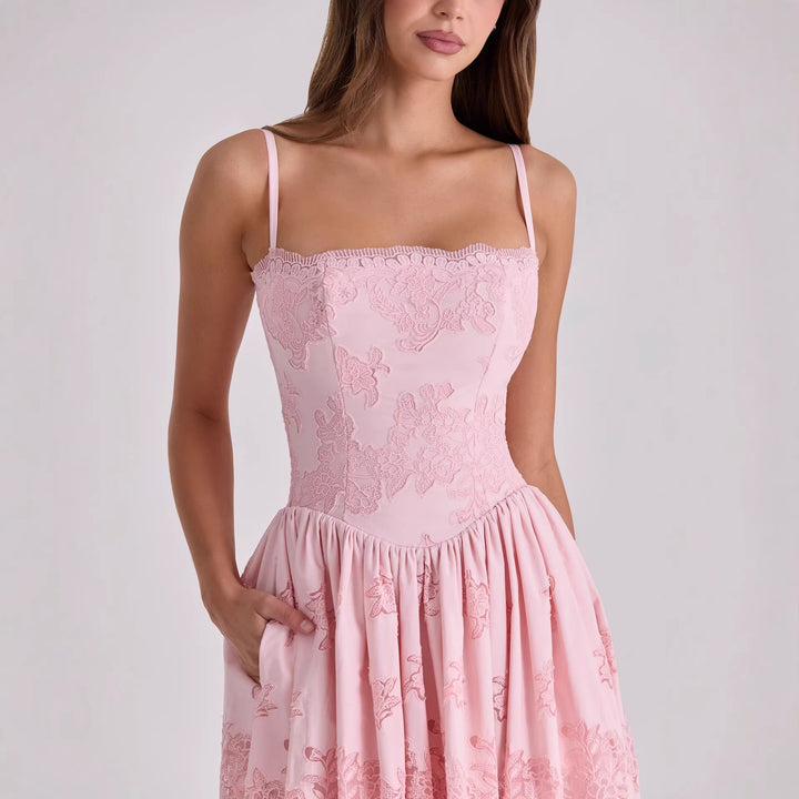Damen Elegantes Maxikleid mit zarten Spitzenapplikationen Echo Archiv