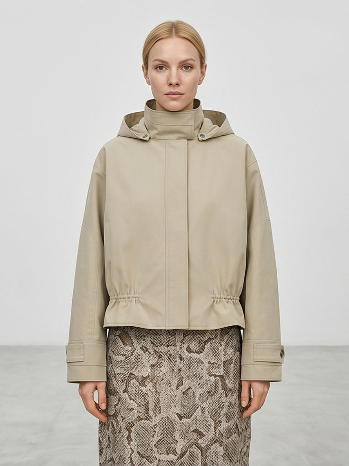 Damen Kurze vegane Lederjacke mit Kapuze, verdeckter Druckknopfleiste und Tunnelzugsaum Echoarchiv