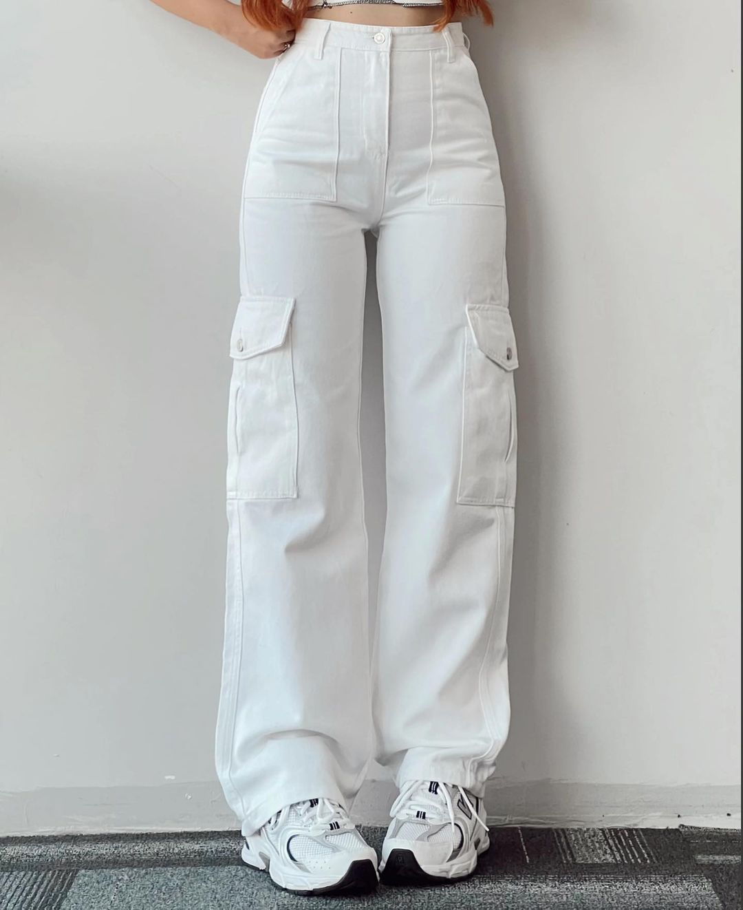 Damen Cargohose mit hoher Taille, geradem Bein und aufgesetzten Pattentaschen Echoarchiv