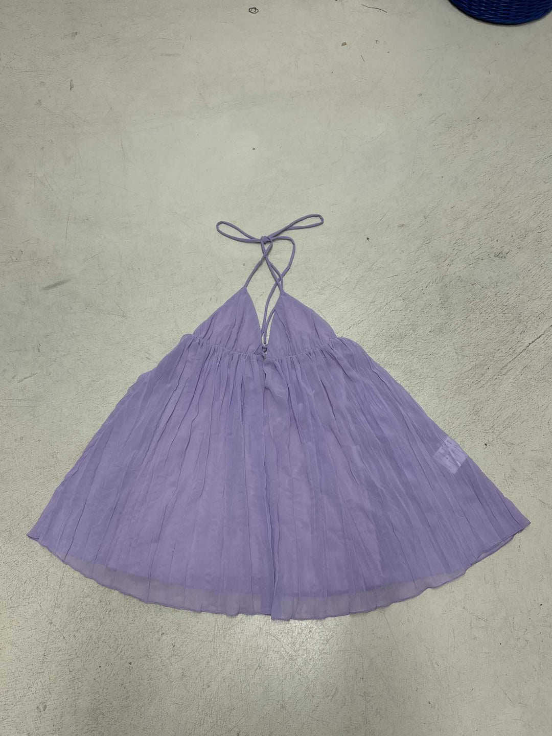Damen Plissiertes Maxikleid mit elegantem V-Ausschnitt und Spaghettiträgern Echo Archiv