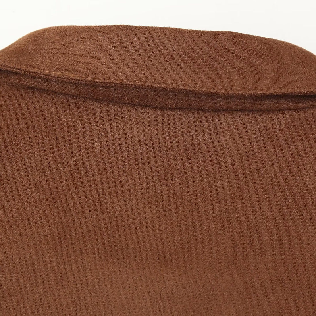 Damen Kurzgeschnittene Veloursoptik-Jacke mit zentralem Reißverschluss und Hemdkragen Echoarchiv