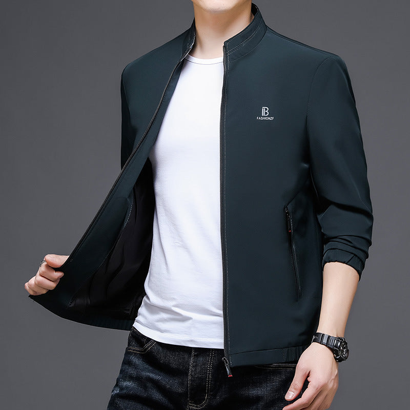 Herren sportliche Leichtjacke mit atmungsaktivem Material und innovativem Schnitt Echoarchiv