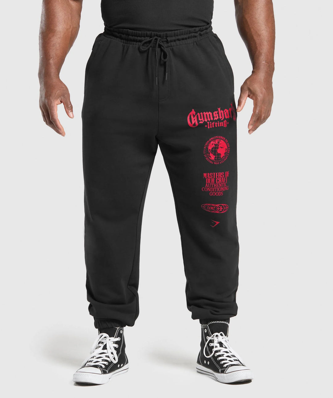 Herren nan konisch geschnittene Baumwollfleece-Sweathose mit elastischem Kordelbund gerippten Beinabschlüssen und großflächigem Logodruck Echo Archiv