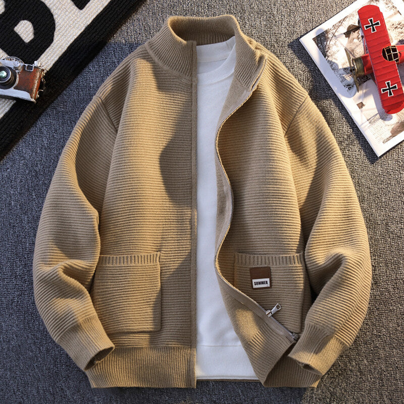 Herren Gemusterte Strickjacke mit hohem Kragen und Taschen Echoarchiv