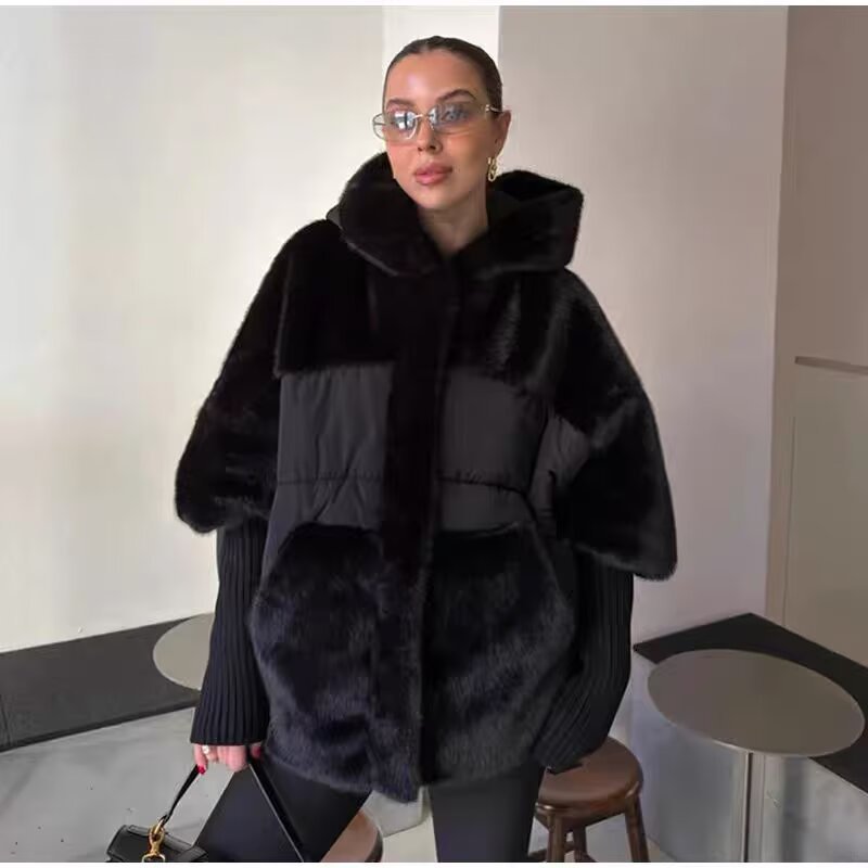 Damen Gefütterte Kurzjacke mit Kunstfell‑Einsatz, Kapuze und Rippbündchen Echoarchiv