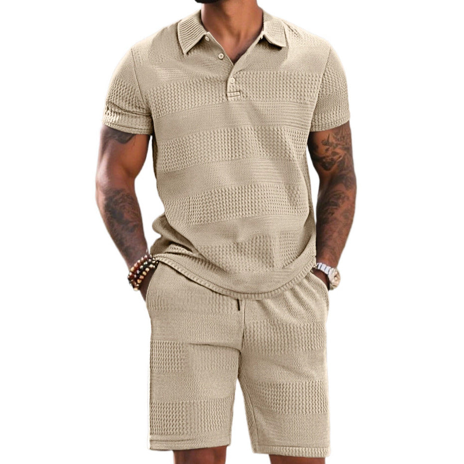 Herren Freizeitanzug mit strukturiertem Poloshirt und kurzen Hosen Echoarchiv