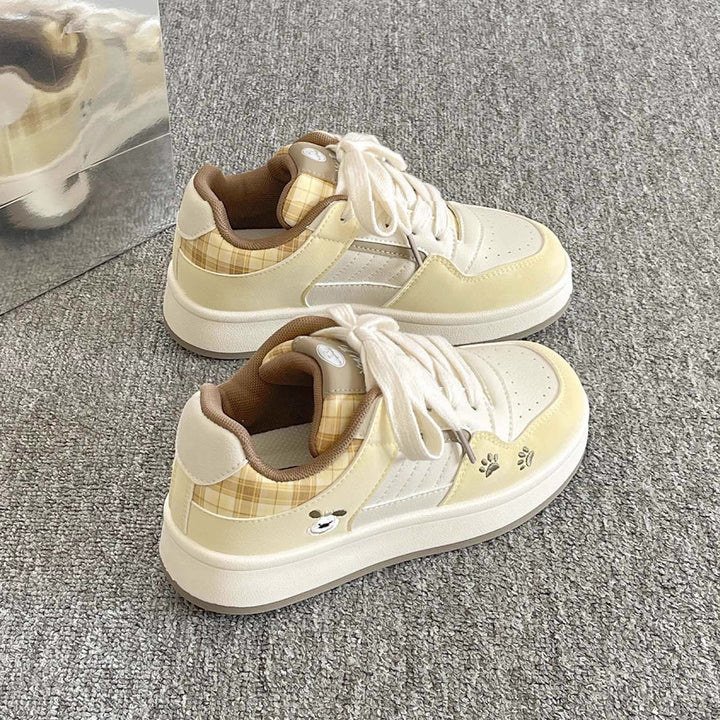 Damen Sneakers im verspielten Design mit dekorativen Bärenmotiven und komfortabler Sohle Echo Archiv