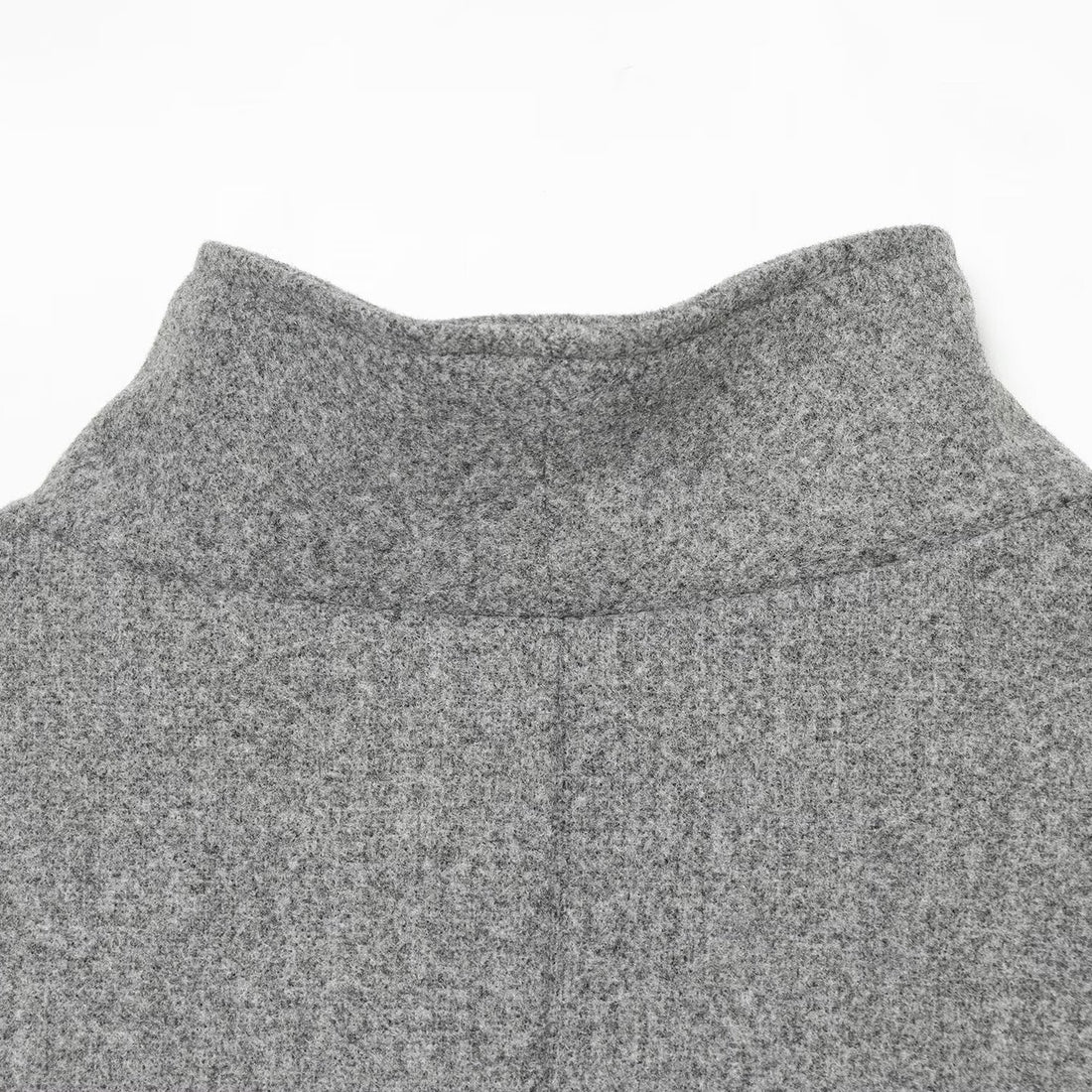 Damen Kurzes Cape-Mantel aus Wollmix mit hohem Stehkragen und doppelreihiger Knopfleiste Echoarchiv