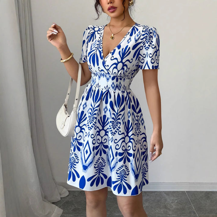 Damen Sommerliches Mini-Kleid mit elegantem V-Ausschnitt und floralen Mustern Echo Archiv