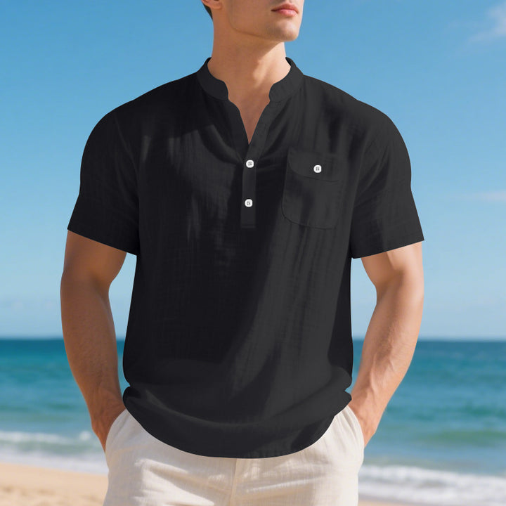 Herren Kurzarm-Hemd mit innovativem Henley-Kragen und praktischer Brusttasche Echoarchiv