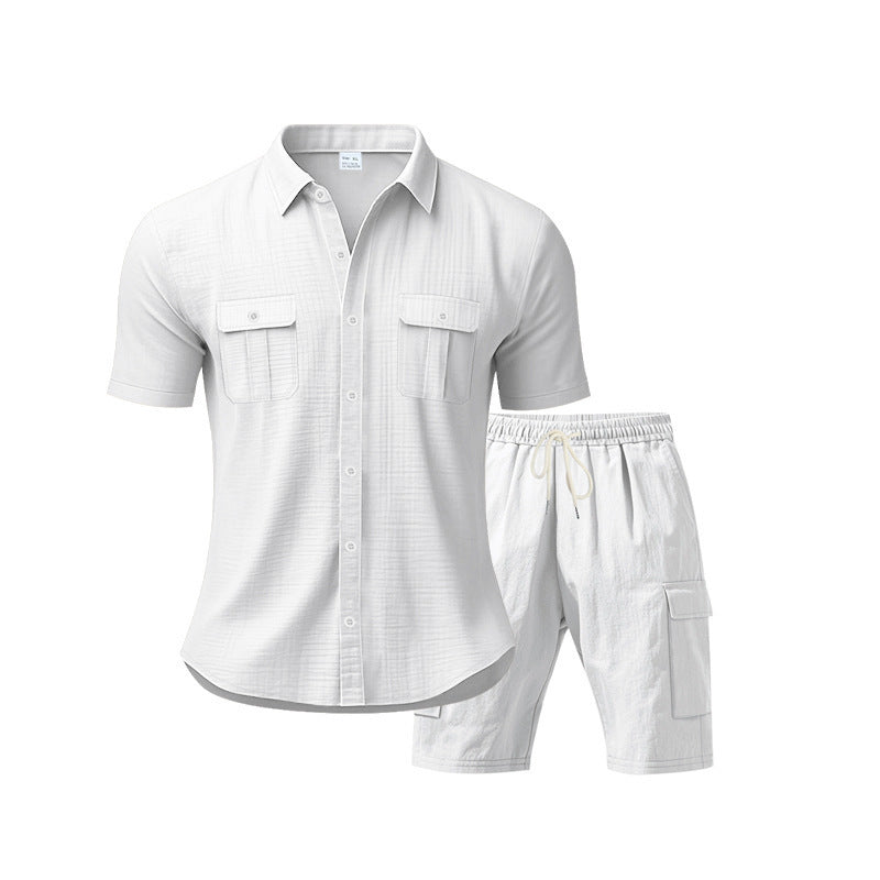 Herren Freizeit-Outfit mit lässigem Hemd und praktischen Cargo-Shorts Echoarchiv