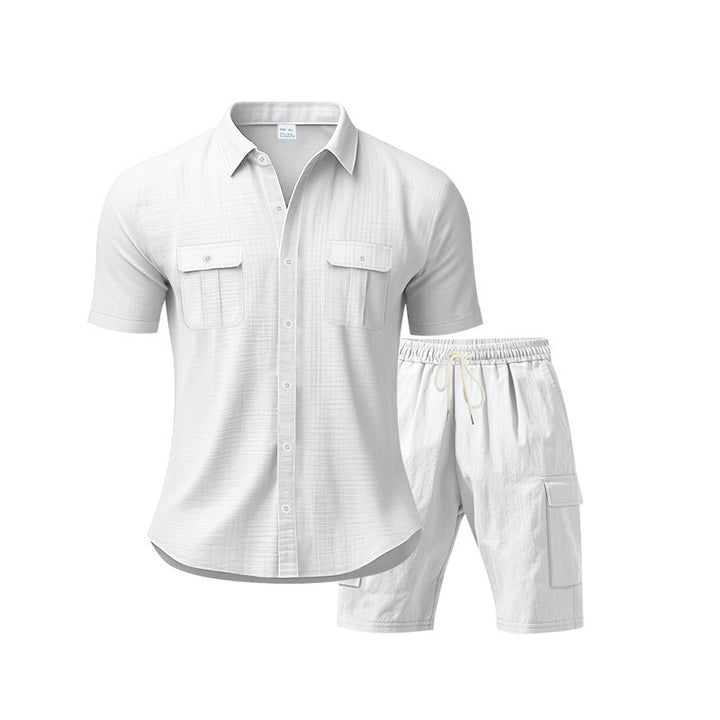Herren Freizeit-Outfit mit lässigem Hemd und praktischen Cargo-Shorts Echoarchiv