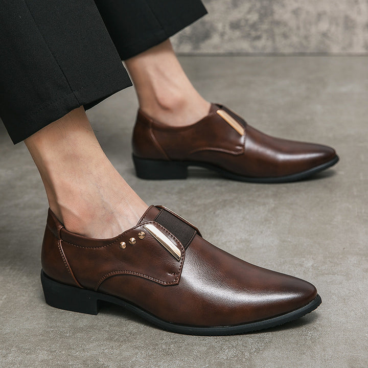 Herren elegante spitze Slip-On Business-Halbschuhe mit elastischer Gummilasche und dekorativen Metallapplikationen Echo Archiv