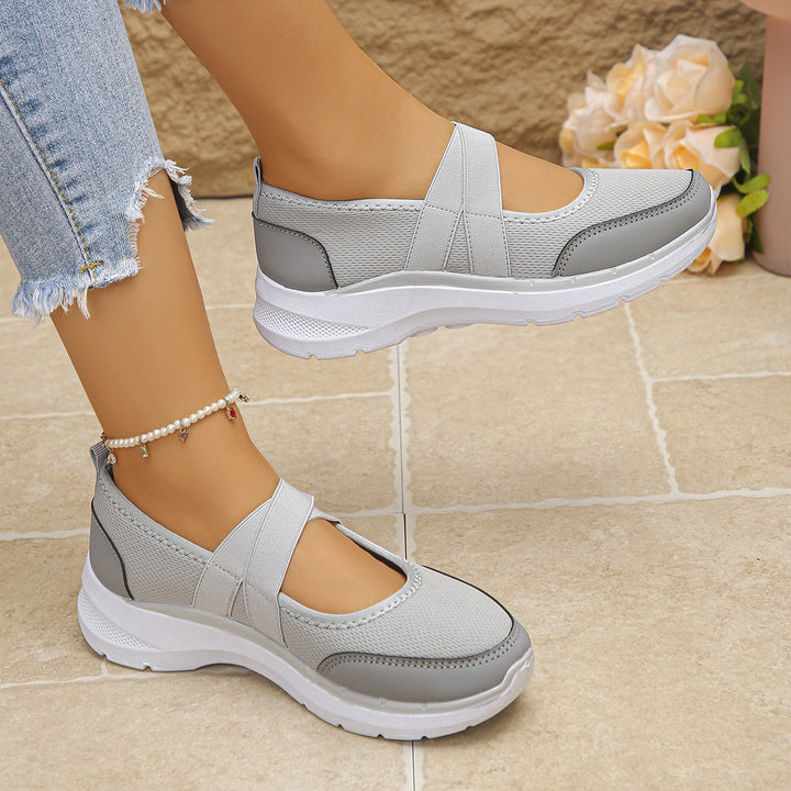 Damen Sportive Mary-Jane-Sneaker mit elastischem Kreuzriemen Echoarchiv