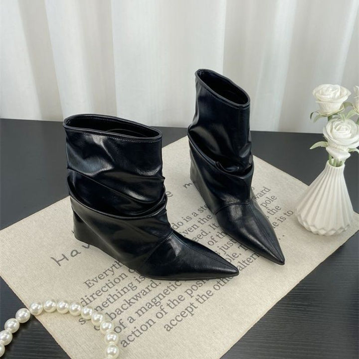 Damen Schlupf-Stiefelette mit gerafftem Schaft und eleganter Spitzkappe Echo Archiv