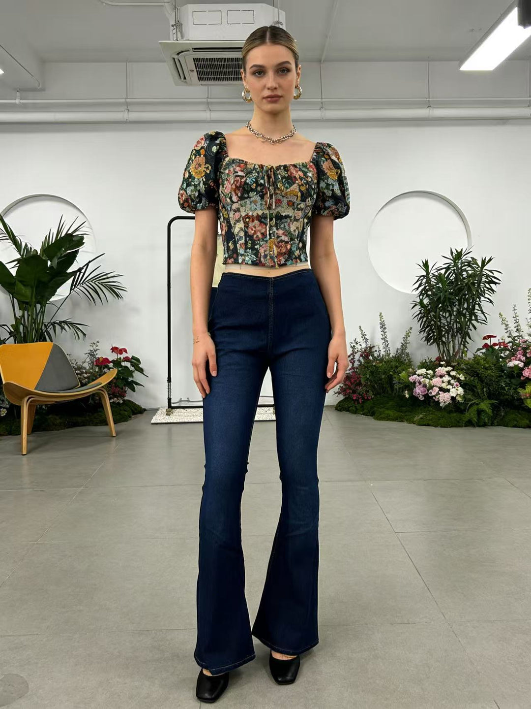 Damen modische Flared Jeanshose mit hohem Bund und komfortablem Schnitt Echo Archiv